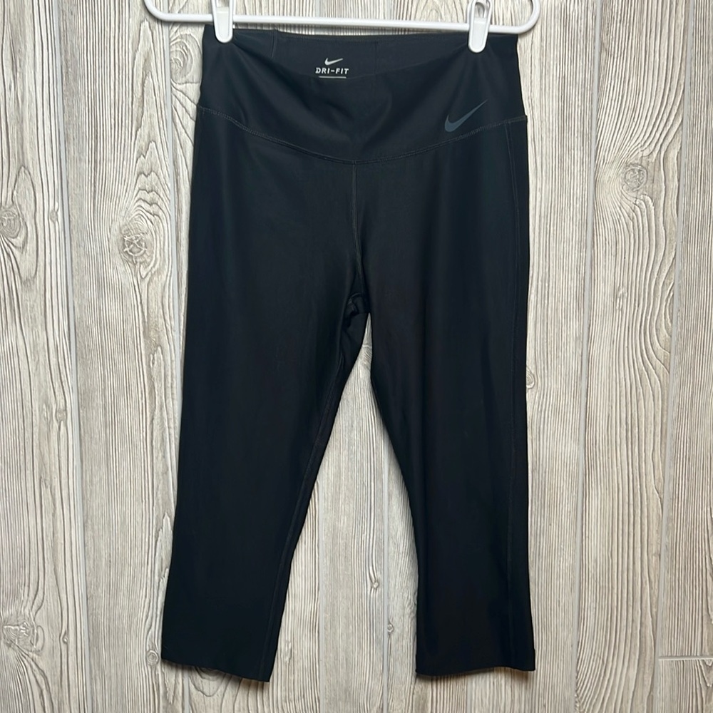 Women’s Nike Dri Fit Crop Black leggings size Medium